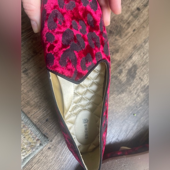 Women’s Birdie house shoes. Pink/ red velvet leopard print. Size 7 1/2 - Picture 2 of 7